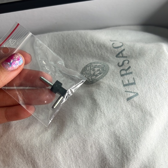 Zapatos versace con chapa dorada. - Picture 4 of 4